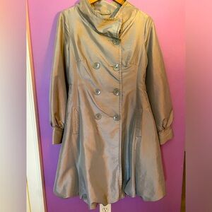 EUC lightweight taupe color coat. Size medium. Dress up or down.